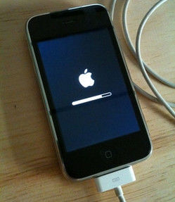 iphone stuck at apple logo after update